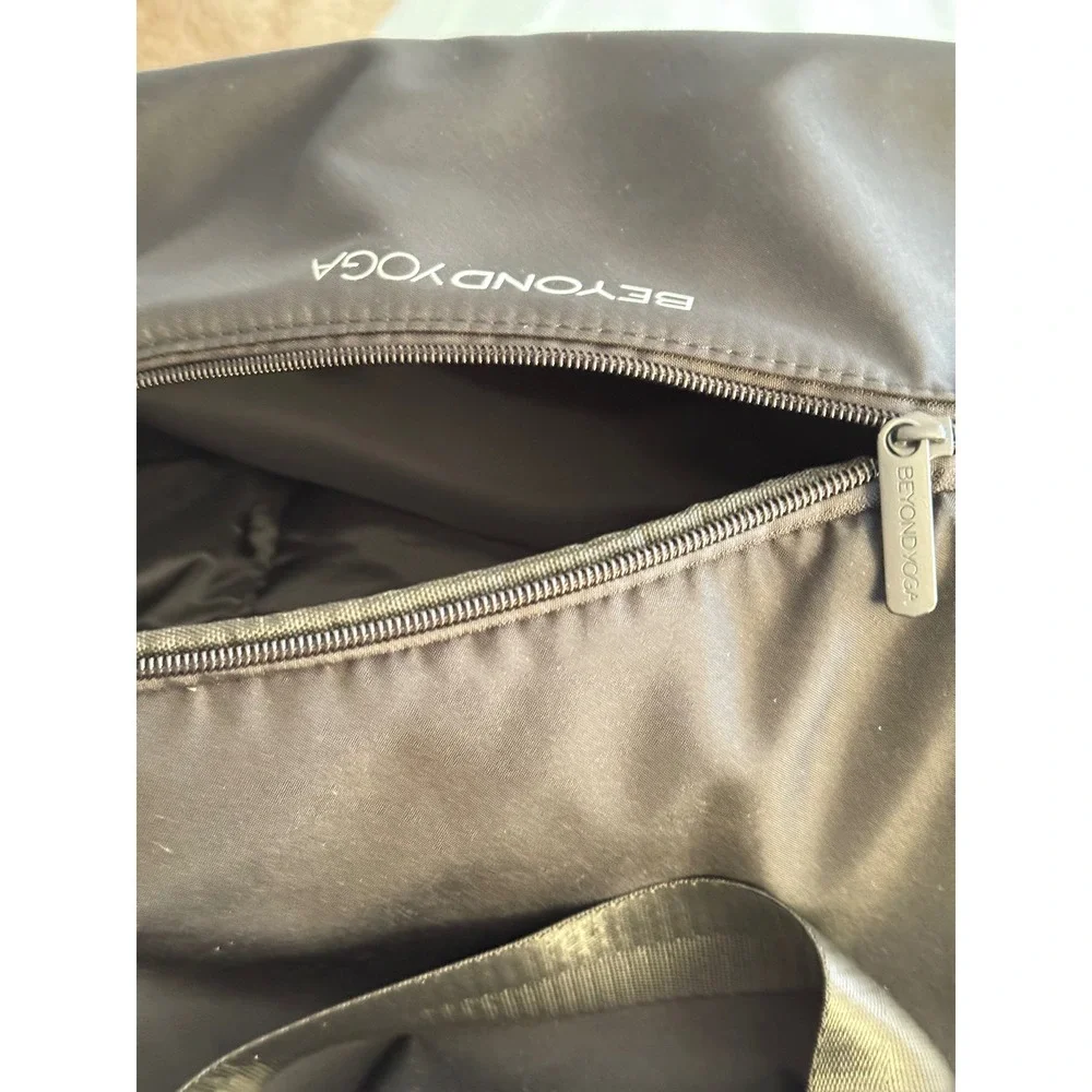 Beyond Yoga Black Drawstring Backpack Gym Bag with Shoe Compartment NWT